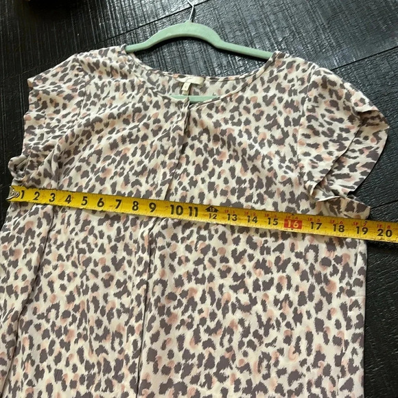 Joie “Iva” 100% Silk Leopard Print Blouse cheetah animal print short sleeve sz L - Picture 10 of 12
